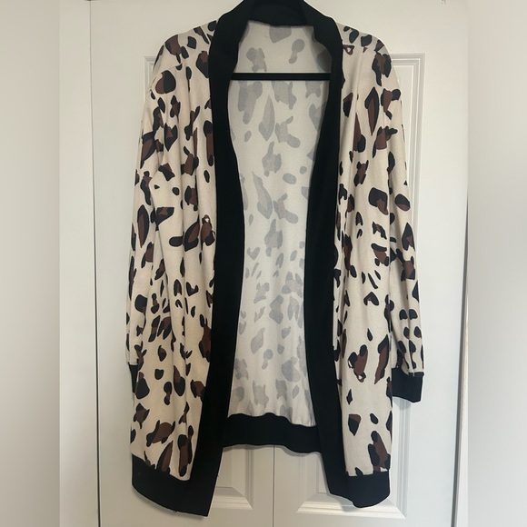 Leopard Print with Black Trim Lightweight Jacket - Picture 2 of 4